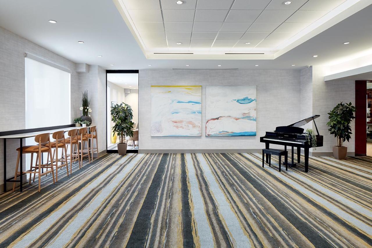 Holiday Inn&Suites Montreal Airport Dorval Exterior foto
