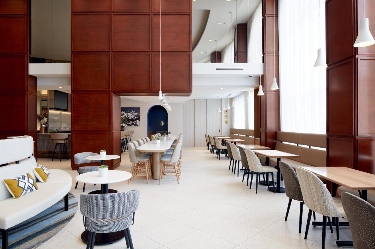 Holiday Inn&Suites Montreal Airport Dorval Exterior foto