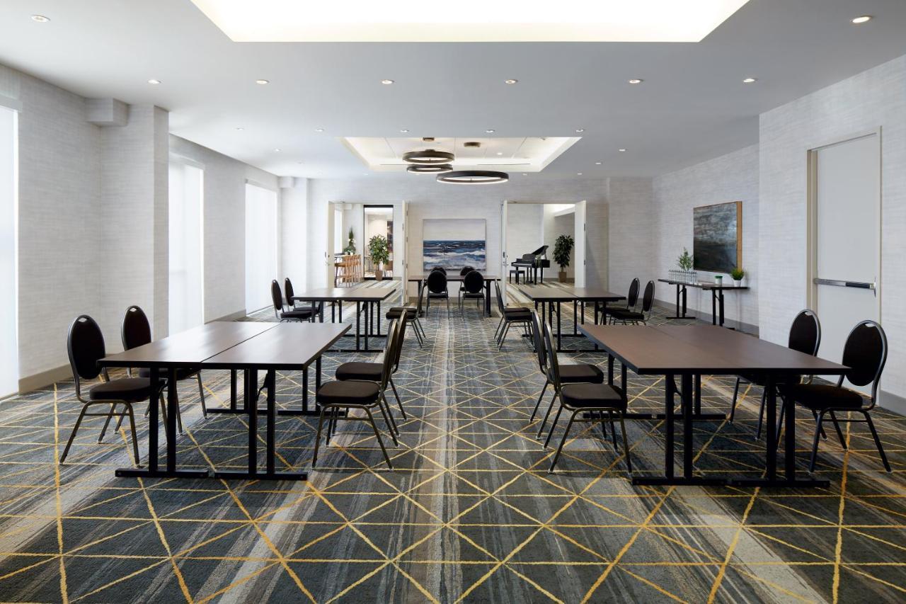 Holiday Inn&Suites Montreal Airport Dorval Exterior foto