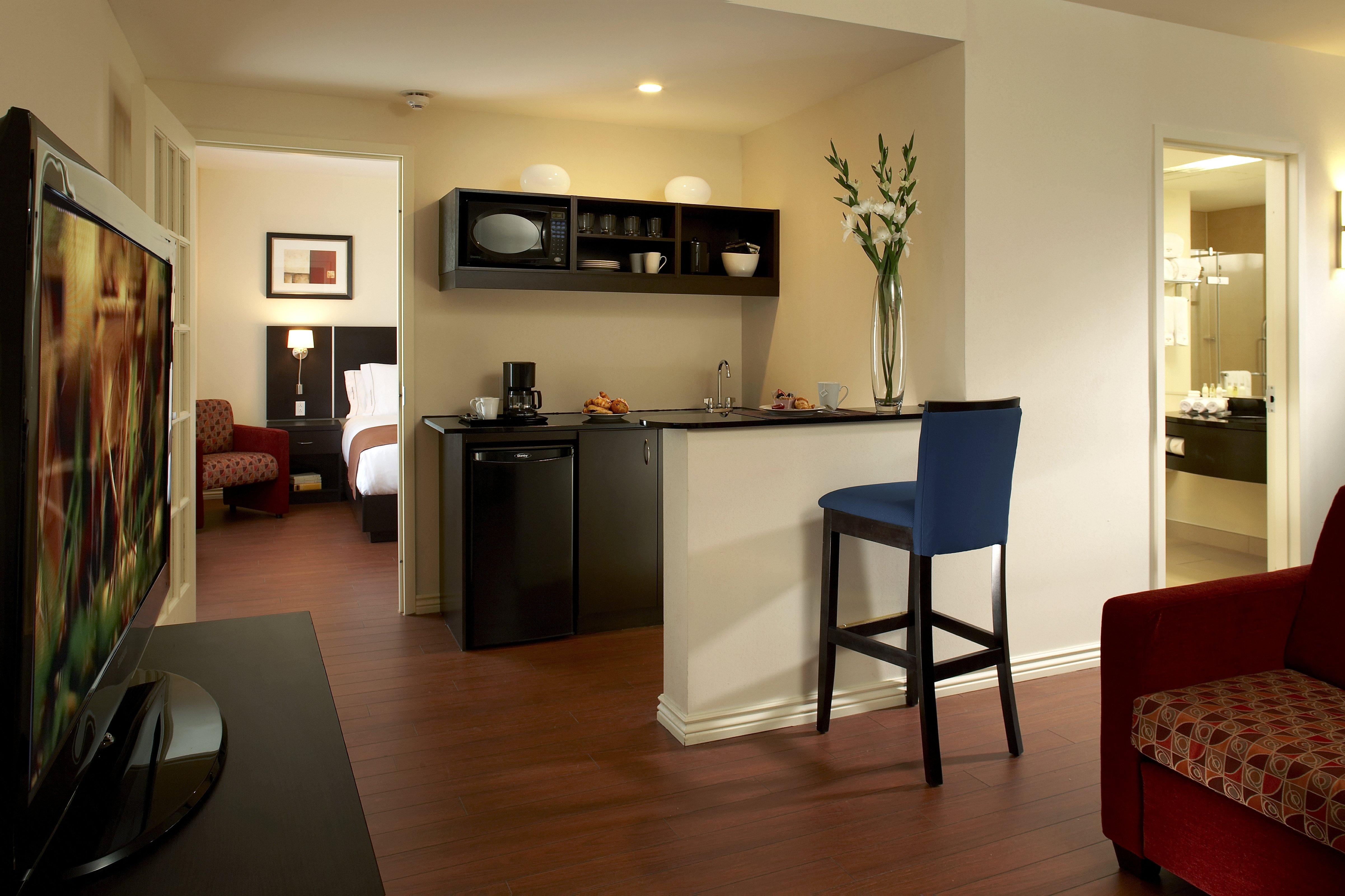 Holiday Inn&Suites Montreal Airport Dorval Exterior foto