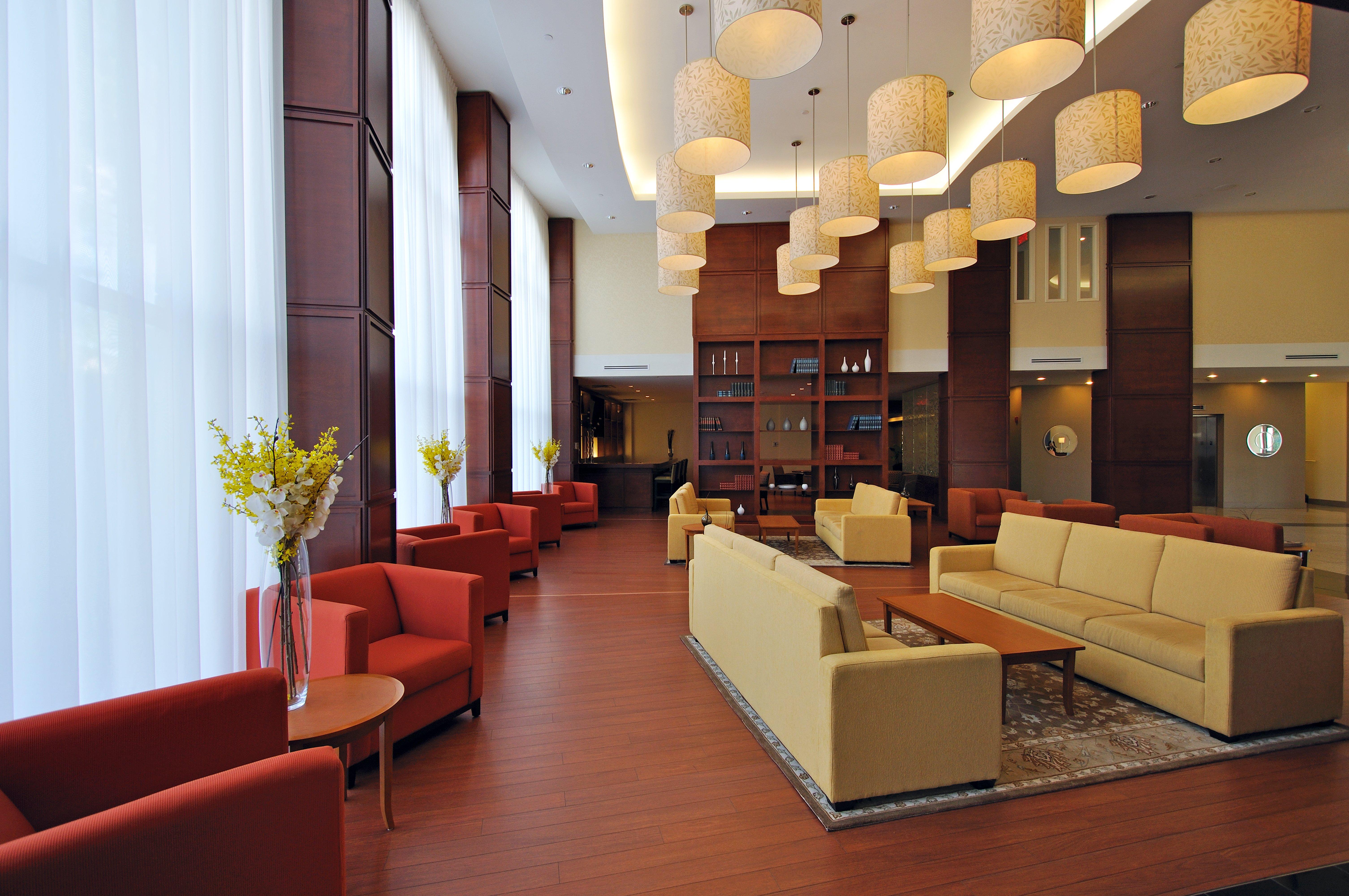 Holiday Inn&Suites Montreal Airport Dorval Exterior foto
