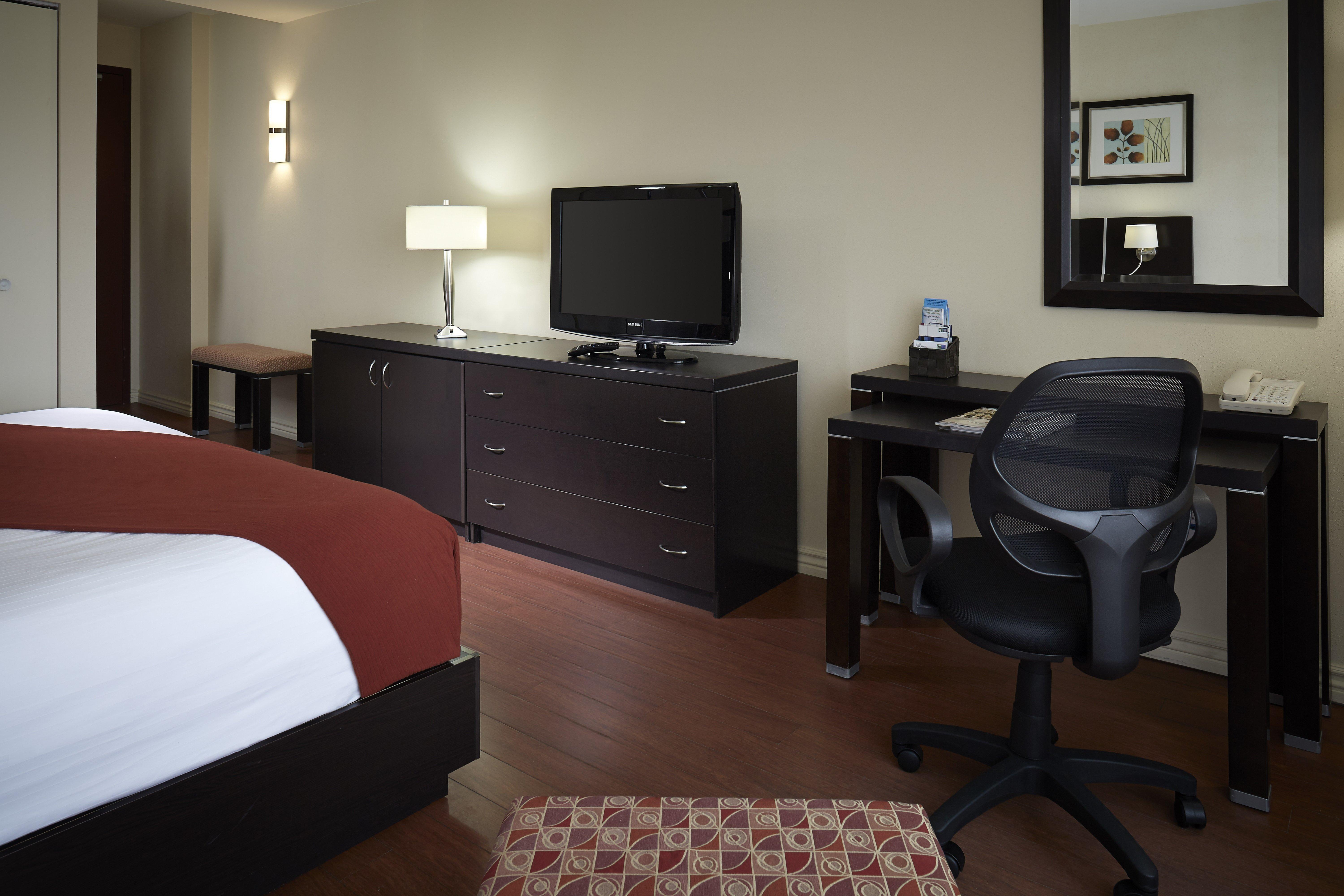 Holiday Inn&Suites Montreal Airport Dorval Exterior foto