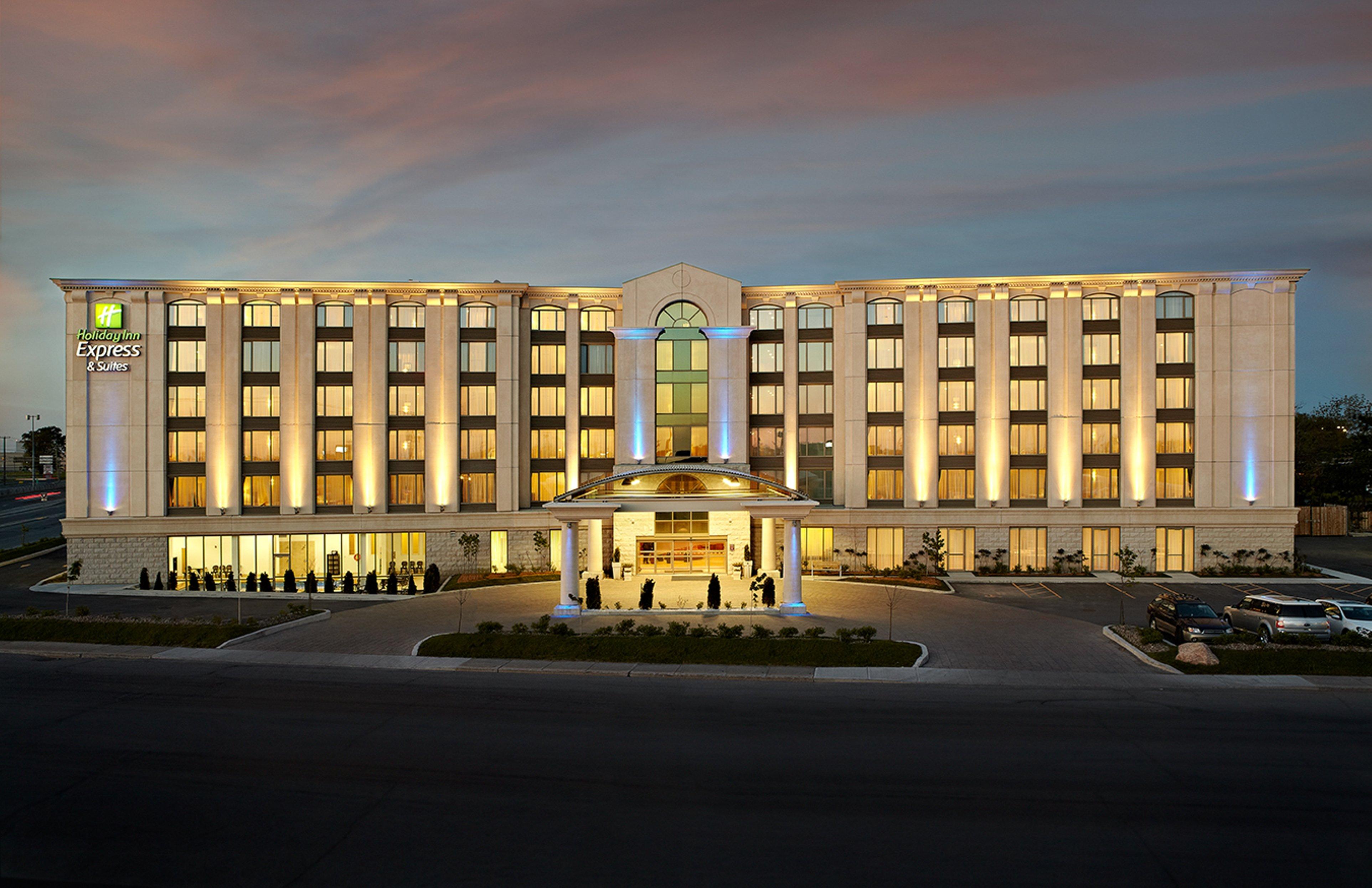 Holiday Inn&Suites Montreal Airport Dorval Exterior foto