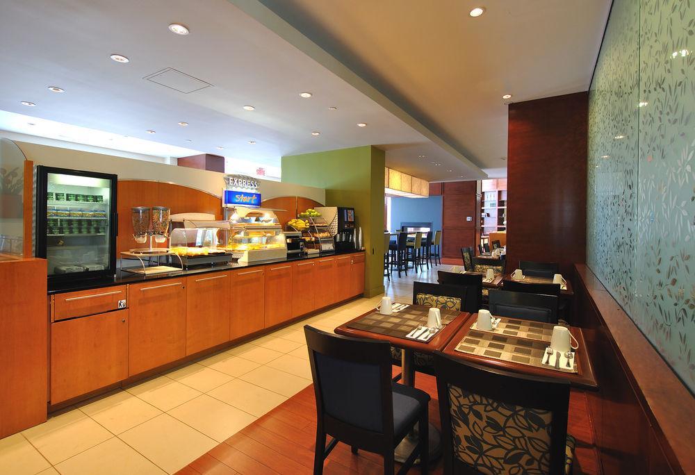Holiday Inn&Suites Montreal Airport Dorval Exterior foto