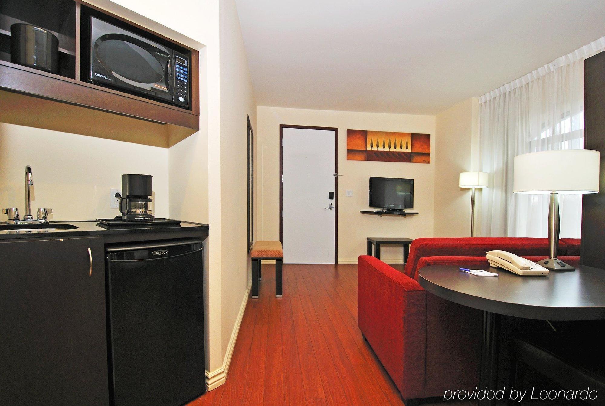 Holiday Inn&Suites Montreal Airport Dorval Habitación foto