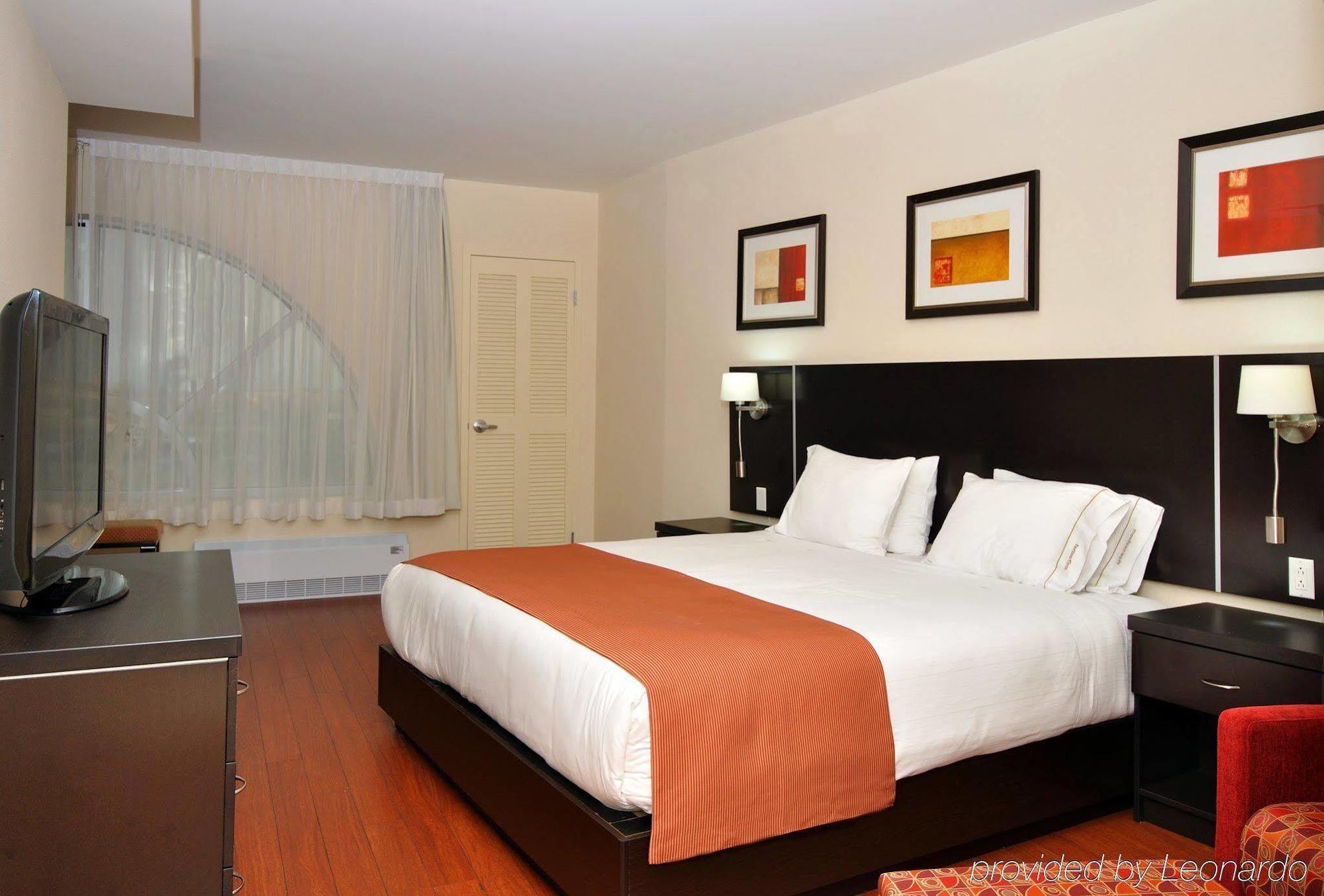 Holiday Inn&Suites Montreal Airport Dorval Habitación foto