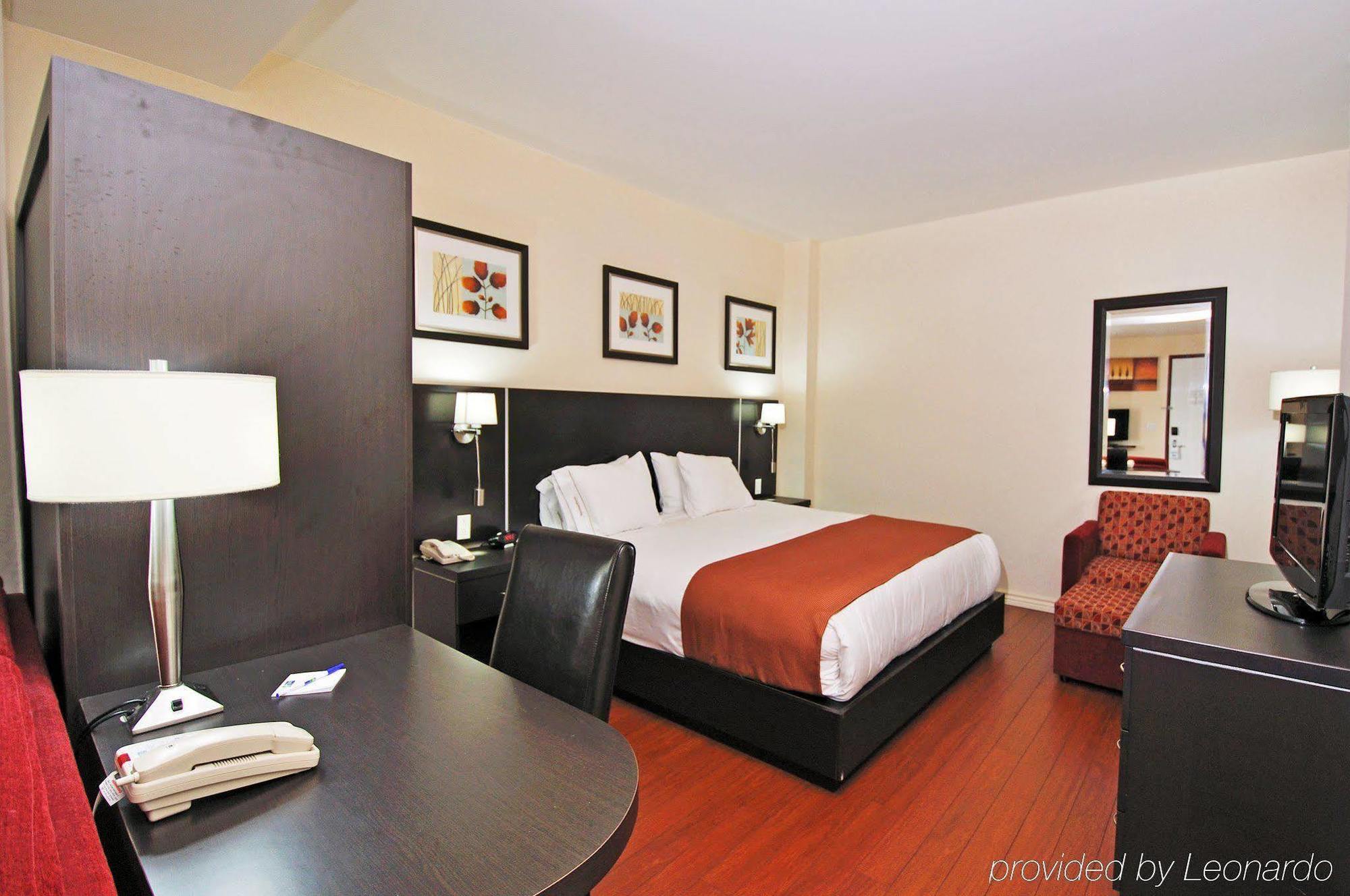 Holiday Inn&Suites Montreal Airport Dorval Exterior foto