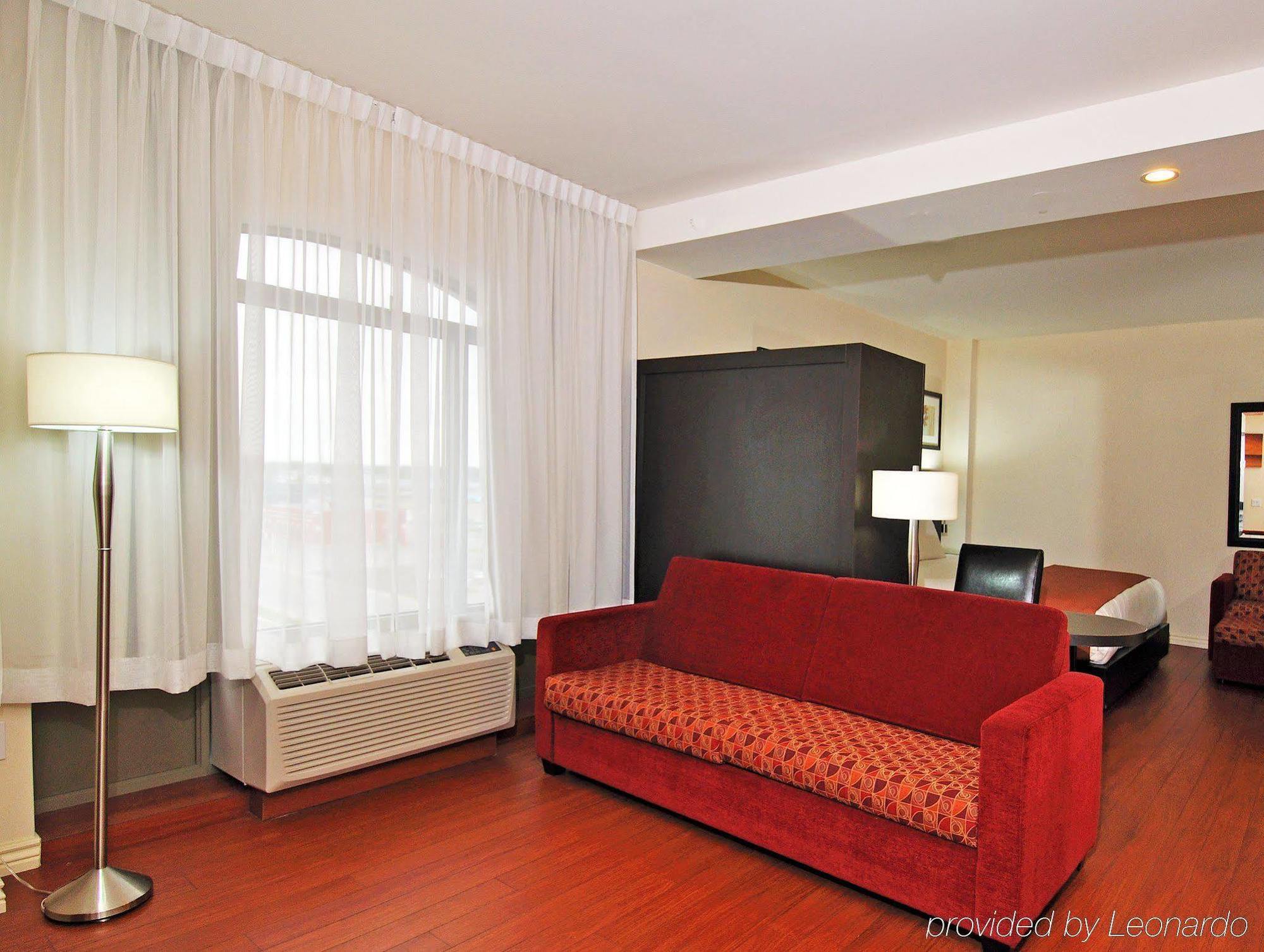 Holiday Inn&Suites Montreal Airport Dorval Habitación foto